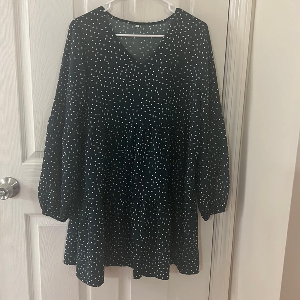 Green mini dress, loose fit with long sleeves